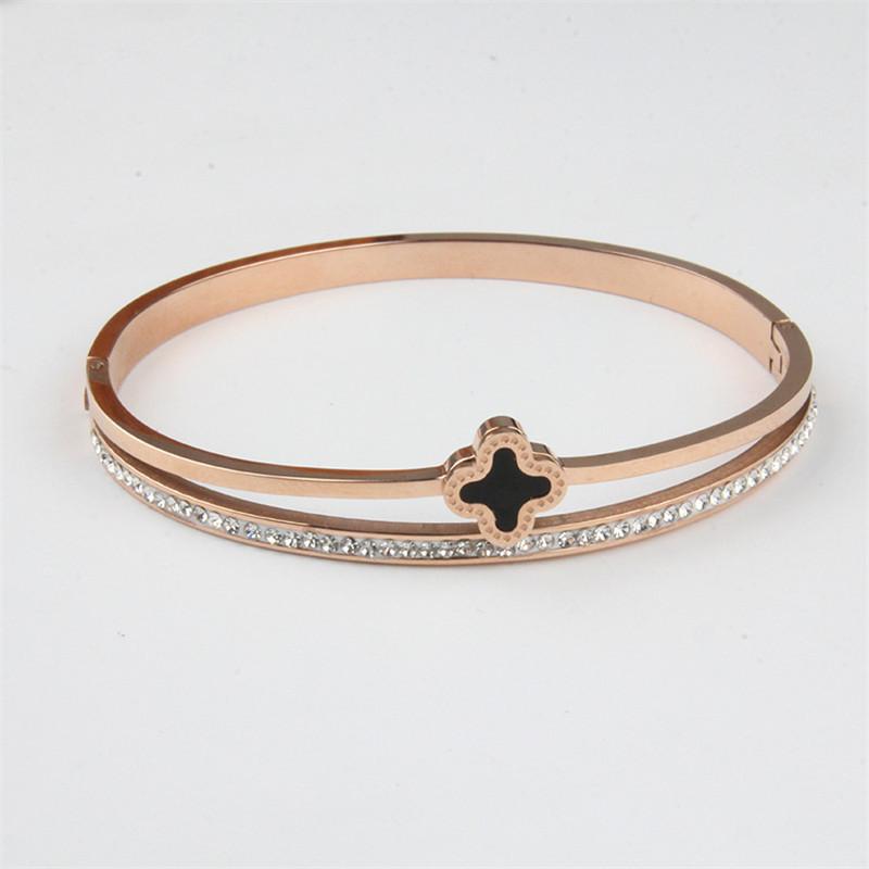 Brazalete Adorno de moda americana Acero inoxidable Pulsera de diamantes de una hilera Joyería Oro rosa Trébol Titanium281E