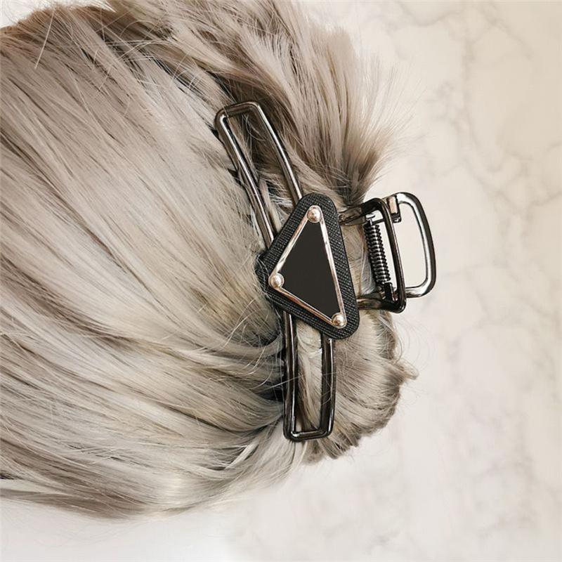 Damen Designer Haarspangen Metall Dreieck Damen Haarspange mit Stempel Frauen Mädchen Marke Hochwertige Haarspangen Mode Haar Accessor219r