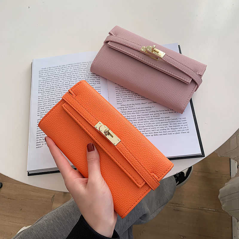 Luxury Designer Purse in Hand 2023 New Fashion Delicate Buckle Coin Purse Multifunctional Trend Envelope Card Wallet Factory Dire3283964