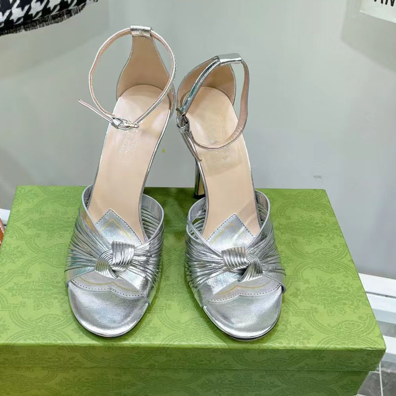 2022 Designer Luxury Catwalk High Heels Sandaler G Famlys Womens äkta läder Pure Color Casual Shoes Ladys Sexig Crystal Clear Hollow Hollow Toe Sandal Storlekar 39