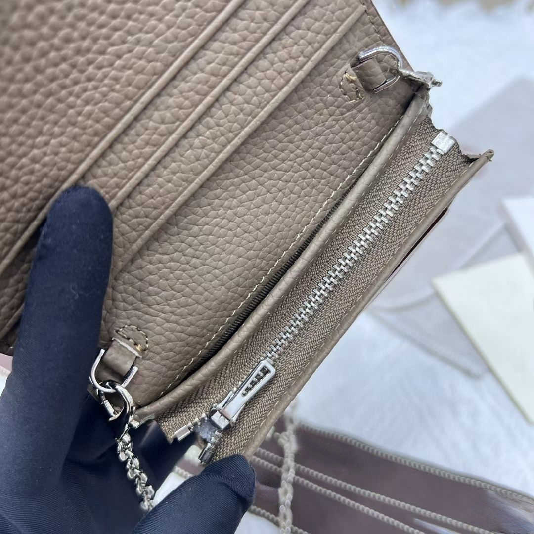Kvinnors lyxdesigner Single Shoulder Bags 2023 New Lychee Kernel Inuti och utanför textur Kohude Fashion Chain Mini Diagonal Cross Bag Factory Direct Sale