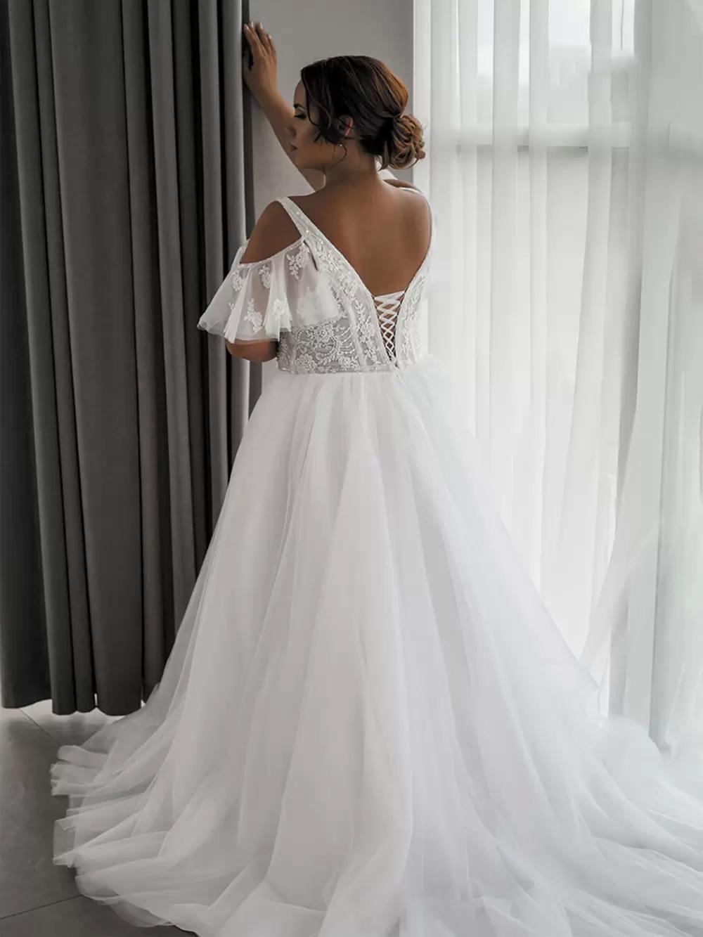 2023 A Line Wedding Dresses Sexy Off the Shoulder V Neck Illusion Lace Appliques Crystal Beads Tulle Bridal Gowns Sweep Train Plus Size vestido de noiva Open Back