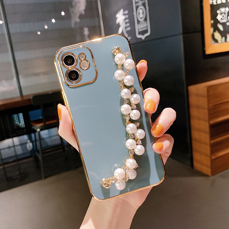 Fashion 6d Plated Soft TPU -fodral f￶r iPhone 14 Pro Max 13 12 11 X XR XS 8 7 14 Plus Luxury Girls Lady Bling Chromed Metallic med handleden Chian Strap Pearl Armband Telefonskydd