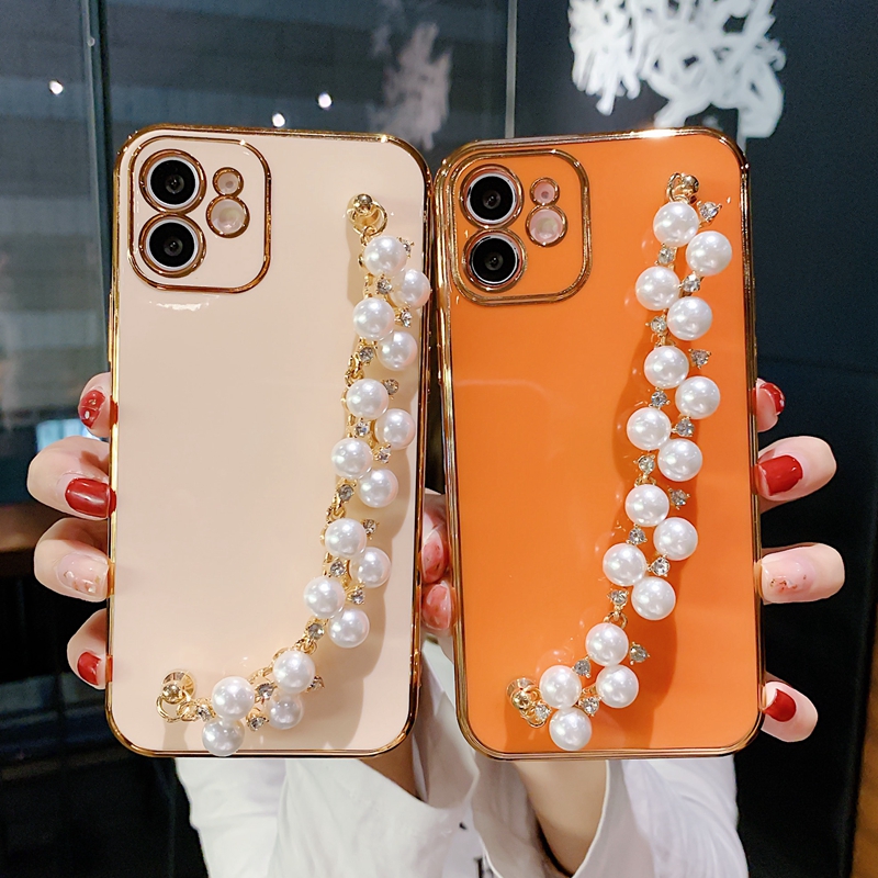 Fashion 6d Plated Soft TPU -fodral f￶r iPhone 14 Pro Max 13 12 11 X XR XS 8 7 14 Plus Luxury Girls Lady Bling Chromed Metallic med handleden Chian Strap Pearl Armband Telefonskydd