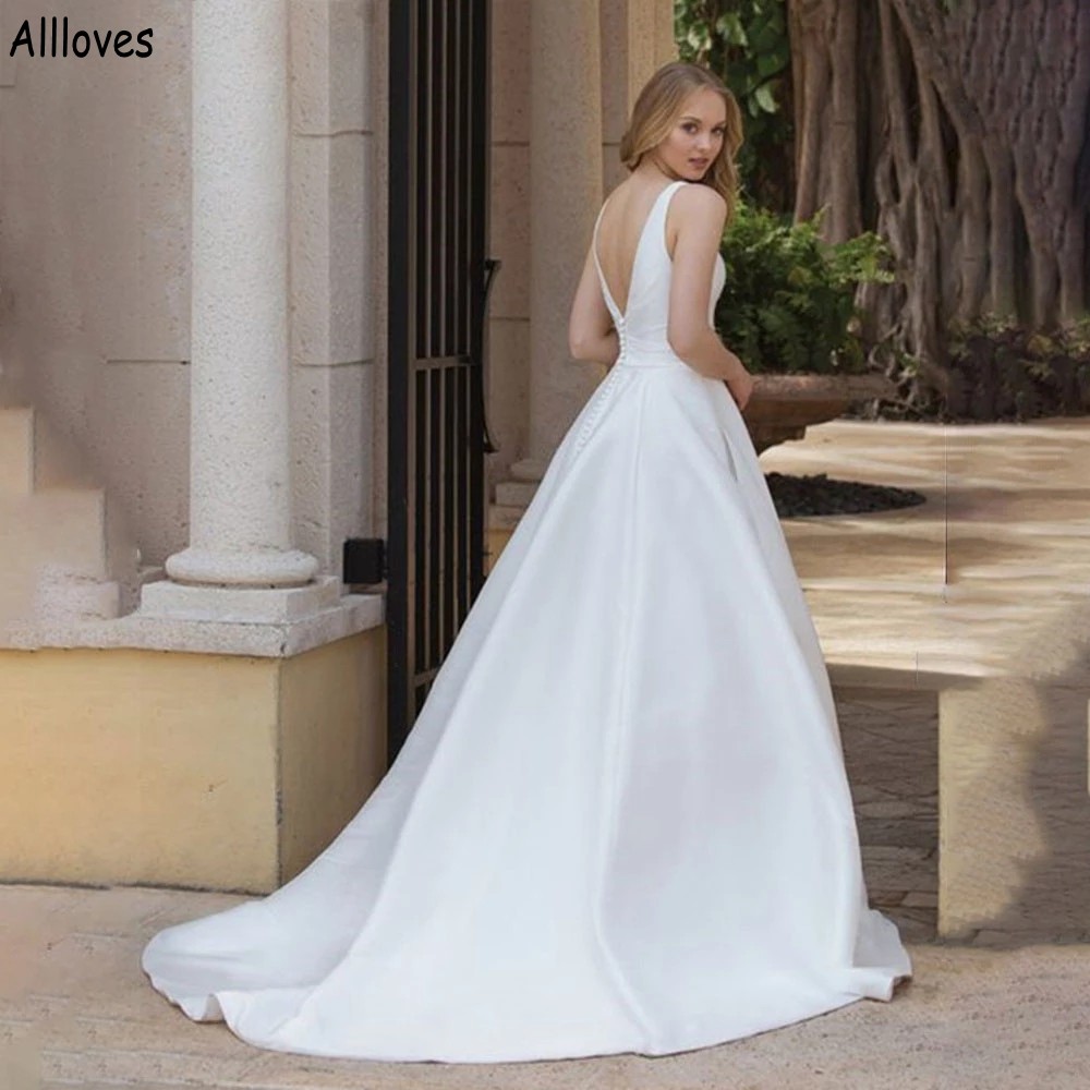 Semplici ed eleganti abiti da sposa in raso a linea con tasca con scollo a V pieghe Sexy backless Boho Garden Abiti da sposa Sweep Train Modern Robes de Mariee Plus Size CL1501