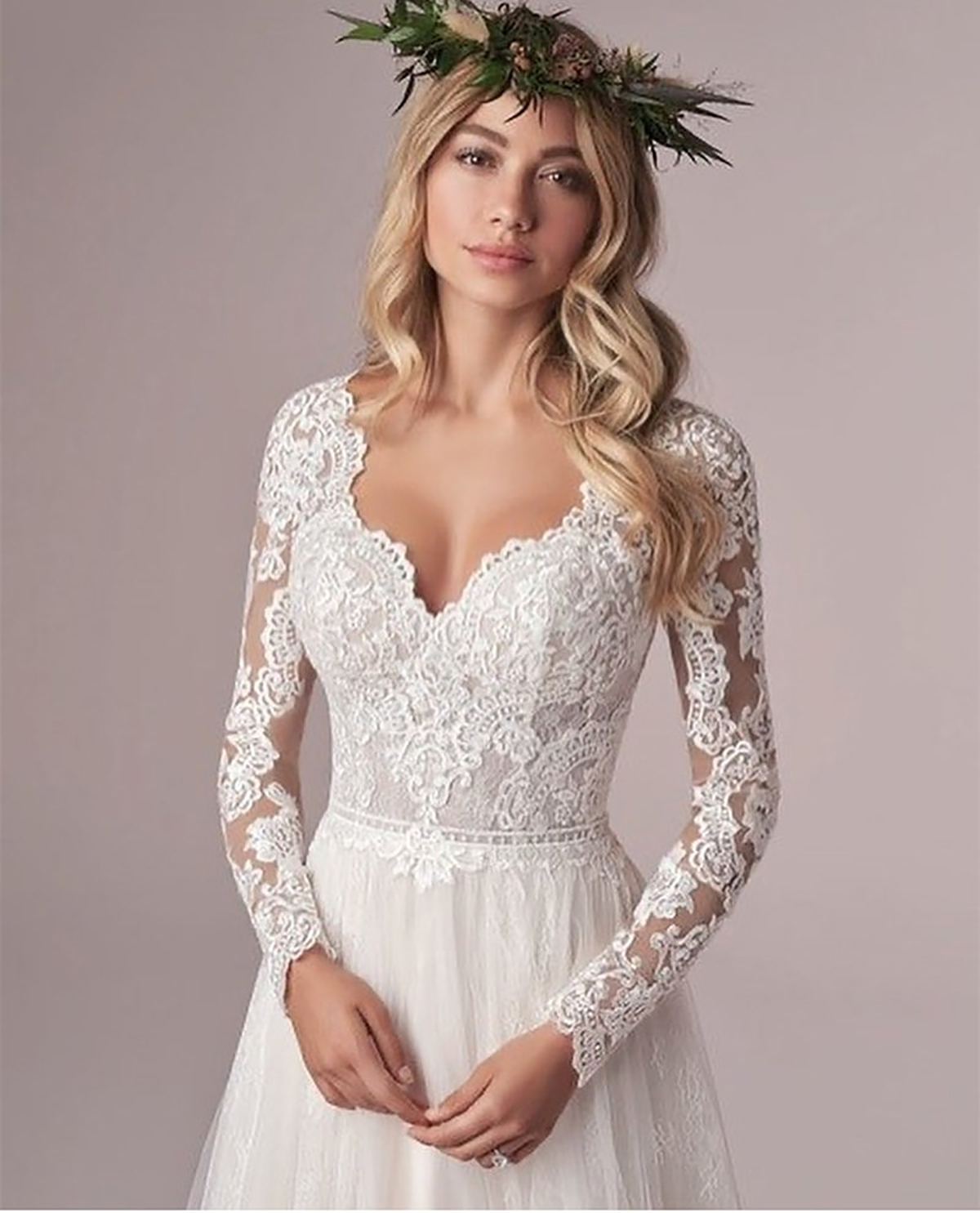 Abiti da sposa eleganti a trapezio Scollo a V in pizzo maniche lunghe Richiedente senza schienale Abito da corte con cerniera a strati Abito da sposa taglie forti su misura Abiti da sposa