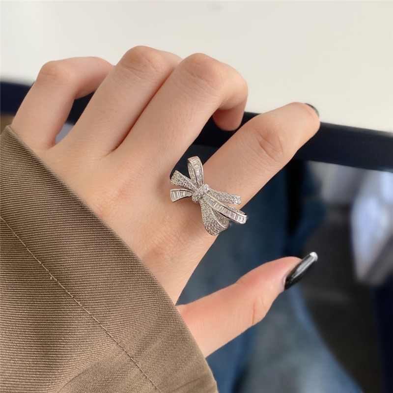 Luxury Jewelry Diamond Designer Ring for Woman Real 925 Sterling Silver Oval Bowknot Water Drop Ice Flowers 8a Cubic Zirconia Love Brud Wed Engagement Ring Present Box