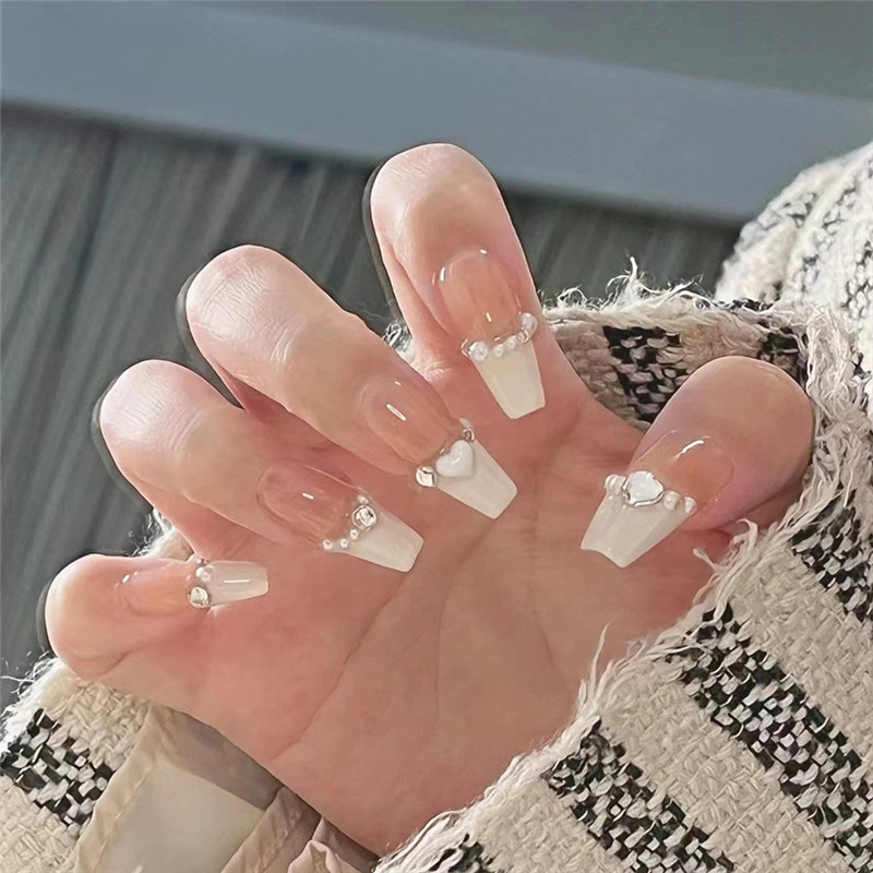 Nagelspitzen zum Aufdrücken, mittleres Design, französischer tragbarer DIY-Fake-Nagel mit Strasssteinen, Liebesherz, künstliche Nägel-Set