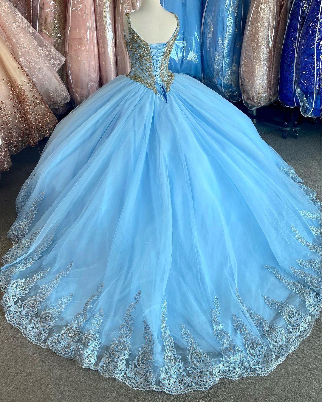 2023 Light Blue Ball Gown Quinceanera Dresses Off Shoulder Tulle Crystal Beads Lace Appliques Corset Back Floor Length Sweet 16 Party Prom Evening Gowns