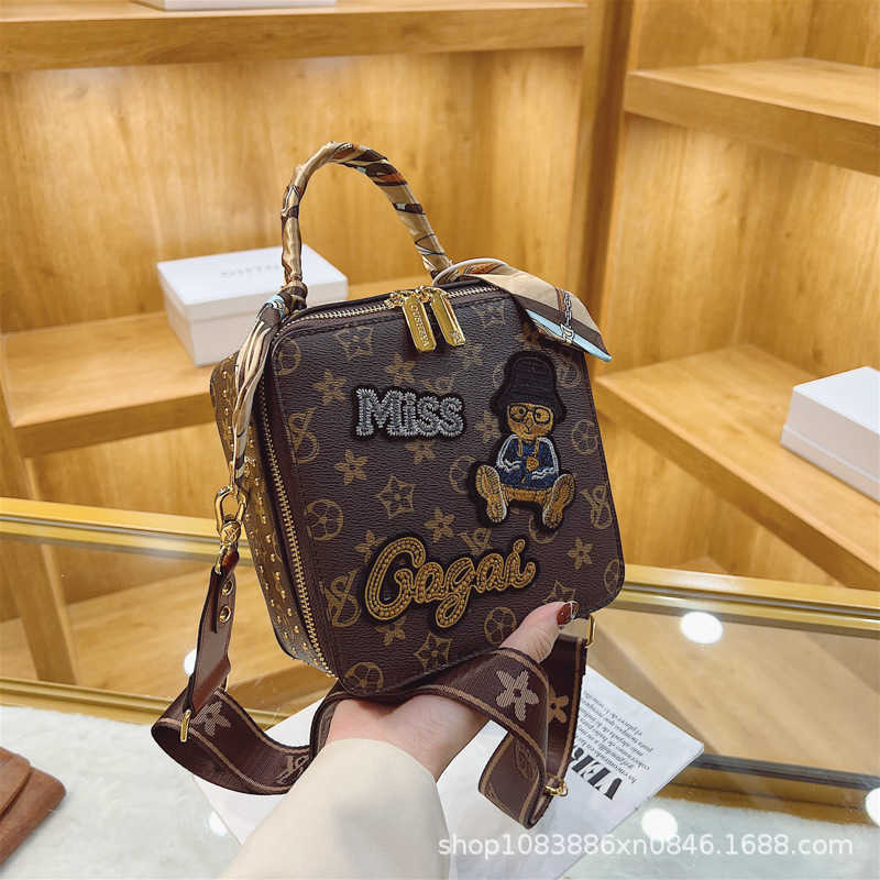 Luxury Designer Lady's Bags Autumn and Winter 2022 New Oujiya Brand High-quality Cartoon Hand Held Perfume Bag Fashionable Foreign Style Versatile Shoulder