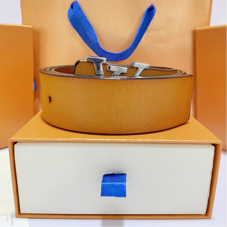 2023 Cintura di alta qualità da donna in vera pelle dorata argento fibbia in bronzo cinture di pelle bovina di design da uomo di lusso i Carry AAA12229Z