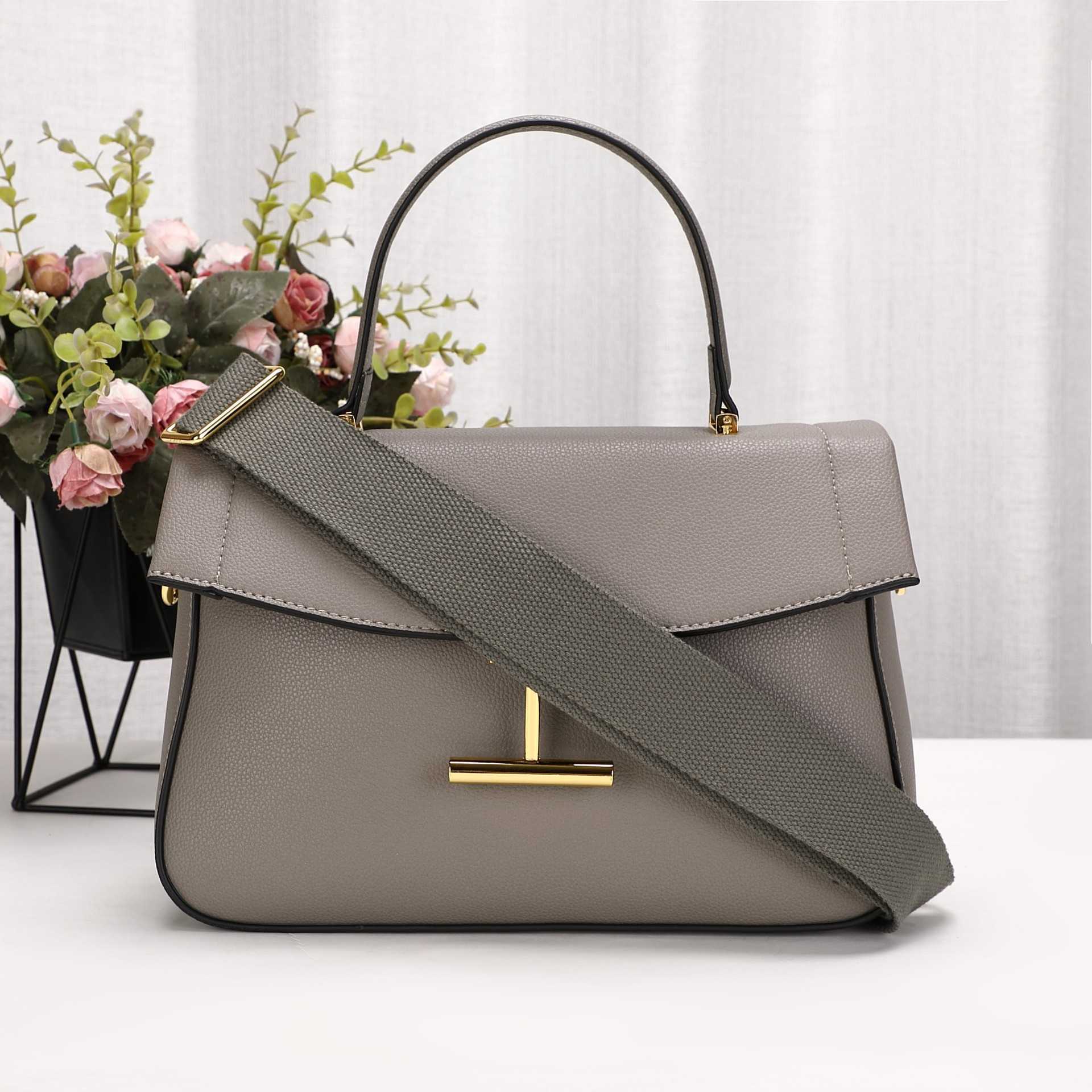 Borse da donna di design di lusso di alta qualità Benessere sul posto di lavoro di alta qualità Madre 2022 Tendenza moda Pelle bovina Killer Semplice pendolare Pochette da sera a mano