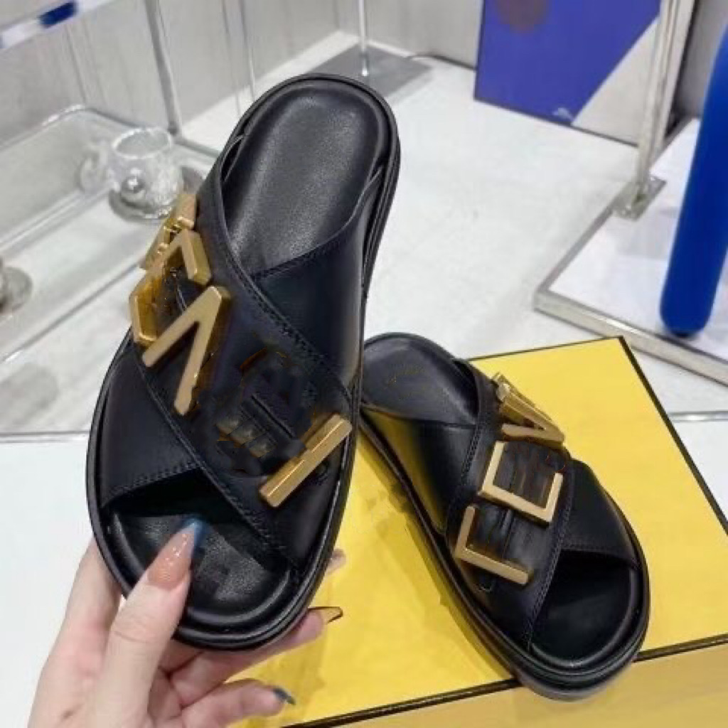 New slippers Fashion platform sandals Metal buckle luxury flats Cross vintage youth cowhide non-slip deodorant Breathable beach flip-flops 36-46