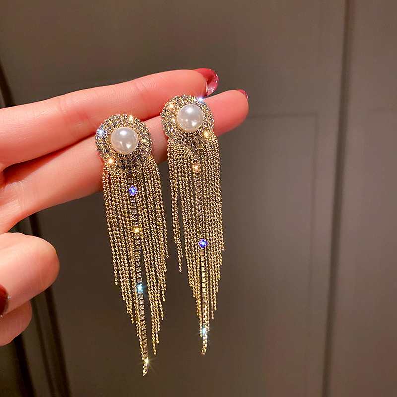 Moda przesadzona Dangle Tassel kolczyki mikro inkrustwy diamenty kryształowy motyl miłość osobowość Kobiety Blingbling Losny długi kolczyk
