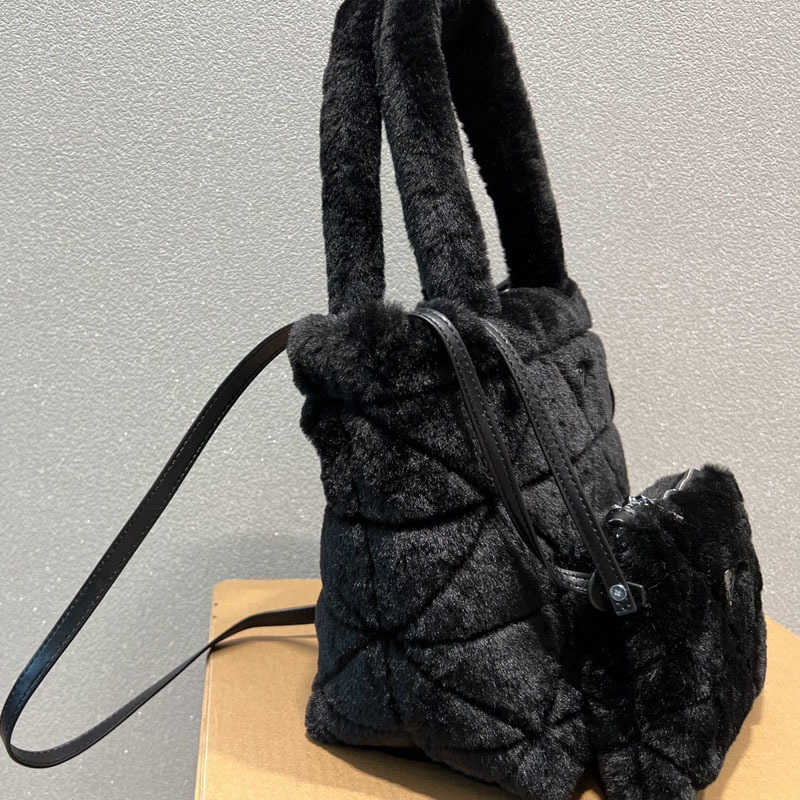 Üçgen Totes Kuzu Kürk Tote Tasarımcı Kadın Lüksler Çanta Alışveriş Çantası Peluş Cüzdanlı Günlük Omuz Çantaları 221122