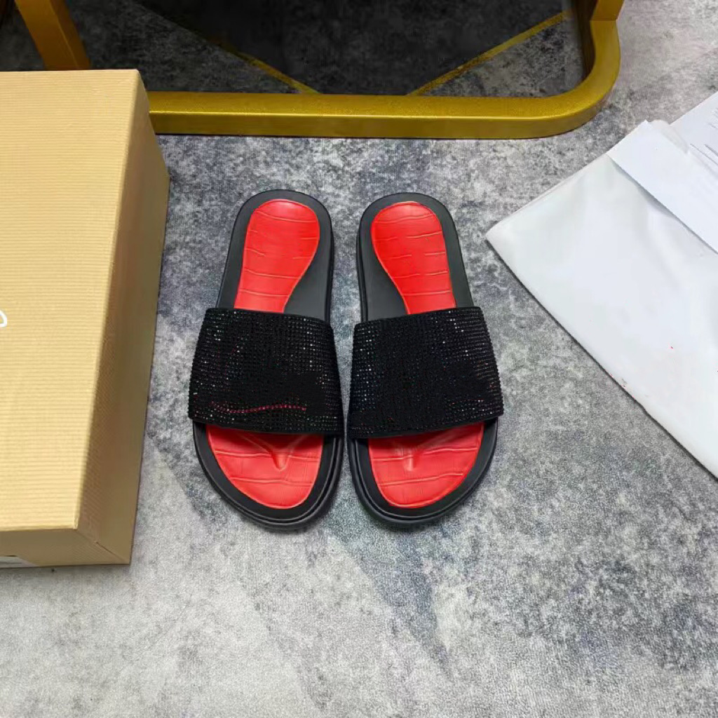 Nouveau pantoufle mâle designer bâton diamant sandale lumière luxe chaussures de plage semelle rouge imperméable antidérapant extérieur couleur unie tongs 38-45