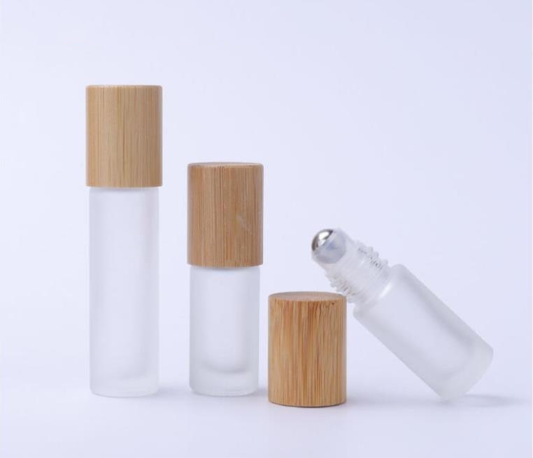 Glasrulle på flaskan med bambu lock för eteriska oljor Eco Friendly Refillable Clear Parfume Exempelflaskor med rostfritt stål Roller Ball SN345