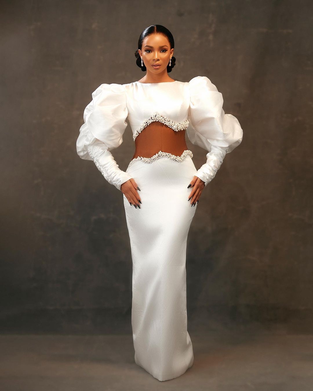 Dubaï Arabe Aso Ebi Blanc Gaine Robes De Bal Longues Pour Les Femmes Perles Illusion Bateau Cou Soirée Formelle Deuxième Réception Anniversaire Robes De Fiançailles Robe