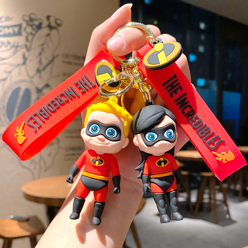 Karikatür Anime Keychain Film Charm Pvc Superman Story Straps Yumuşak Toka Dekorasyonları Çocuklar için Tasarımcı Çanta Cüzdan Sırt Çantası Kolye