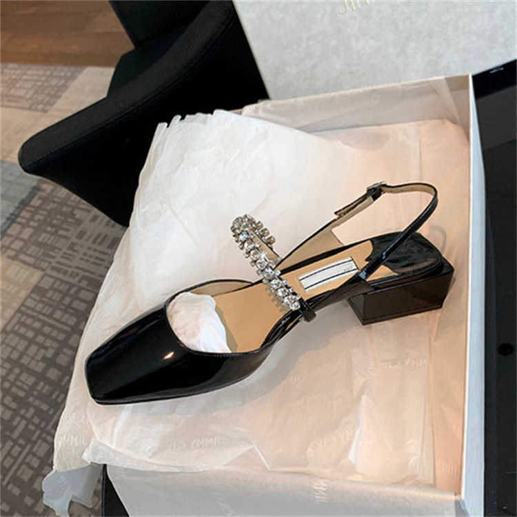 Scarpe casual di marca design di design da donna nuova estate 2022 tacco spesso bocca bassa torna vuoto sandali con cintura Baotou su un lato