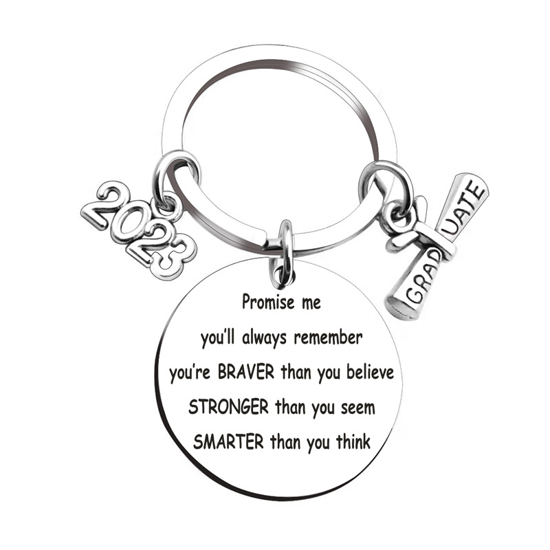 Graduation Gift 2023 Rostfritt stål Graduation Keychain Scroll Pendant Keychains Bagage Bag Accessories Keyring Key Chain