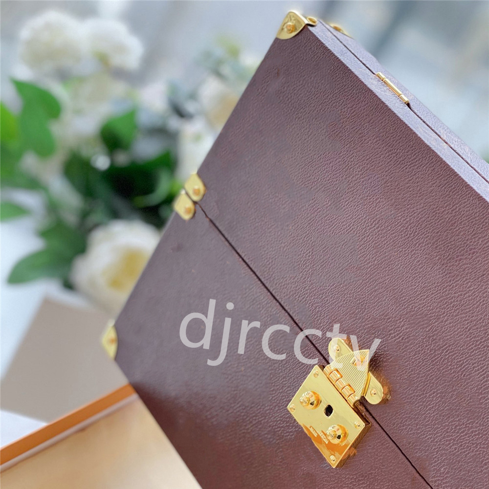 ILIVI Monogram Leather Cosmetic Makeup Three sided folding mirror Collectable Dressing Designers Luxurys Table Beauty Mirrors Household Desktop Cosmetic Gift