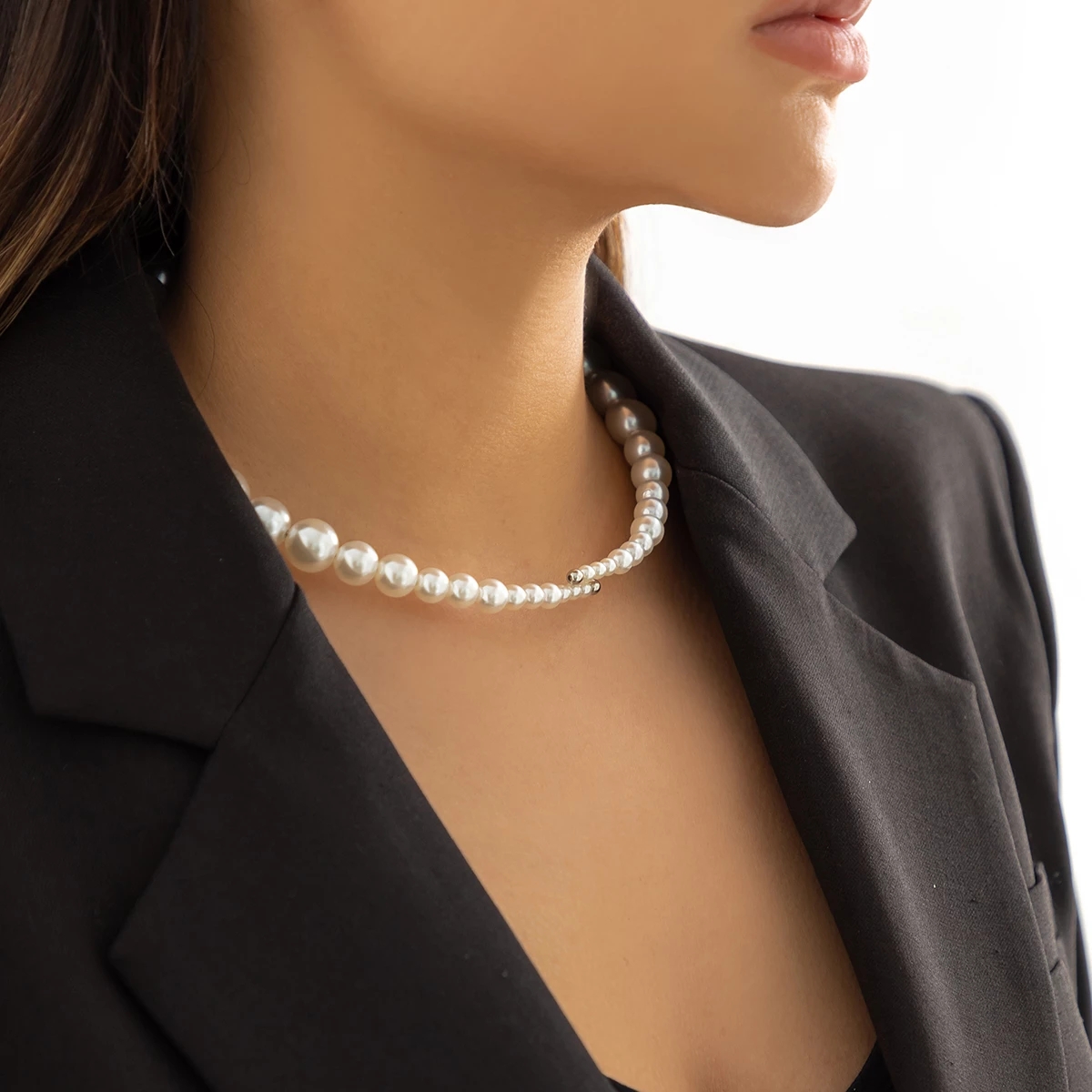 Collier ras du cou en perles simulées blanches à la mode pour femmes bijoux collier court cou ouvert chaîne fête de mariage cadeaux élégants