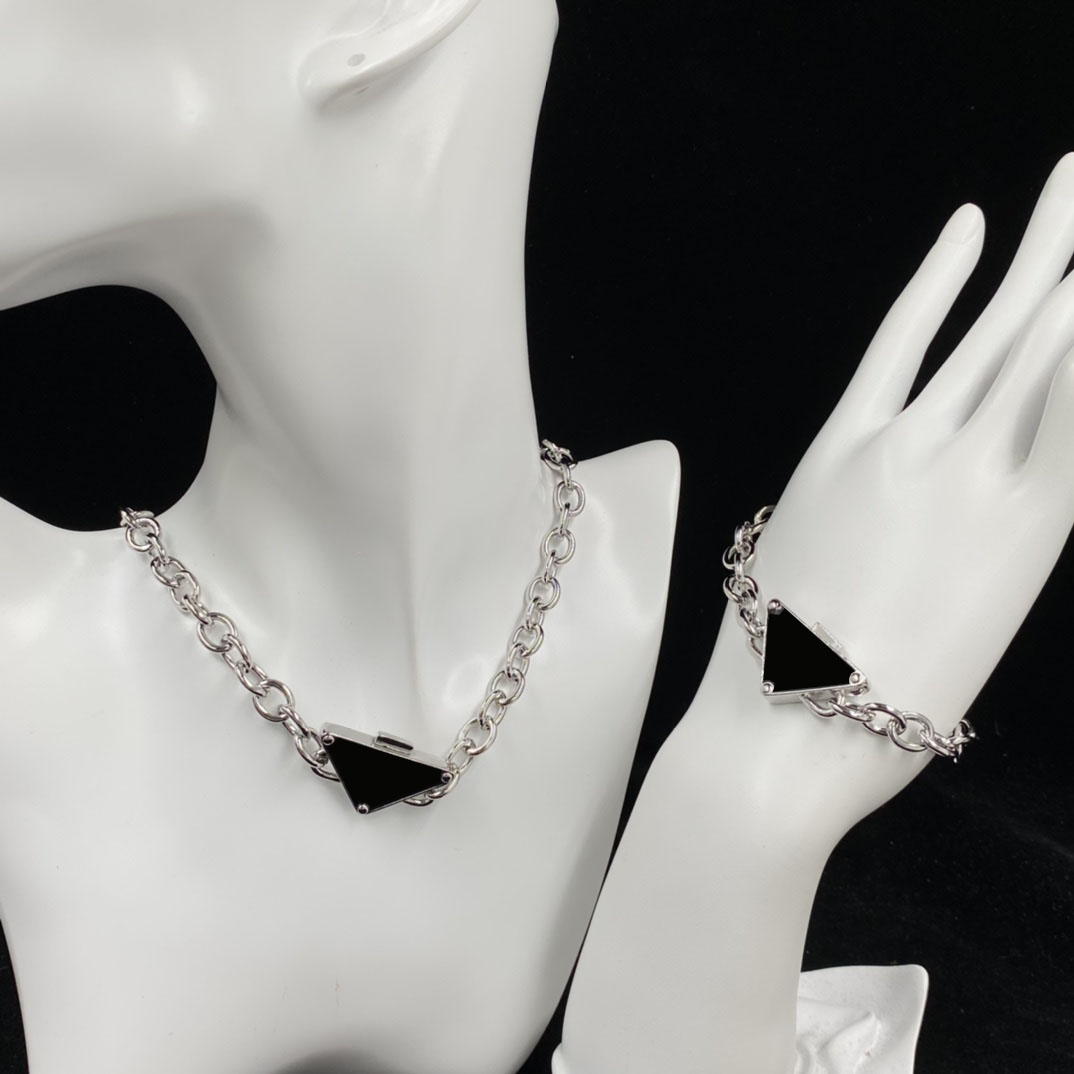 Vintage épais chaîne bijoux collier ensembles Triangle forme lettre Designer boucles d'oreilles femmes pendentif goujons fille chaîne cristal Eardrop G173P