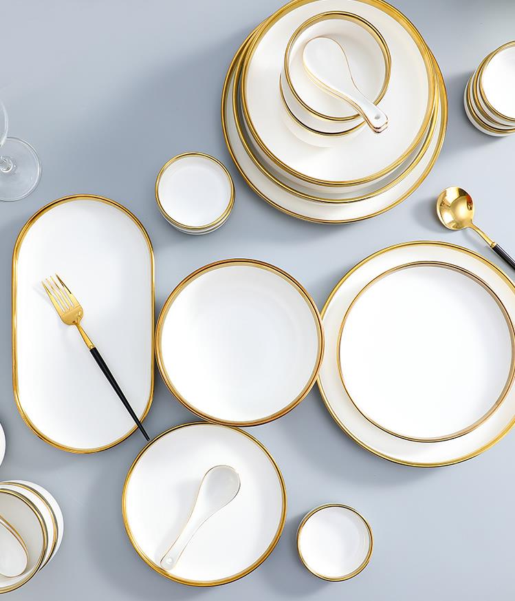 GILT RIM VIT PORCELAIN DILE PLATE SET Kökplatta Keramiska bordsartiklar Maträtter Ris sallad Noodles Bowl Mugg Cutlery Set