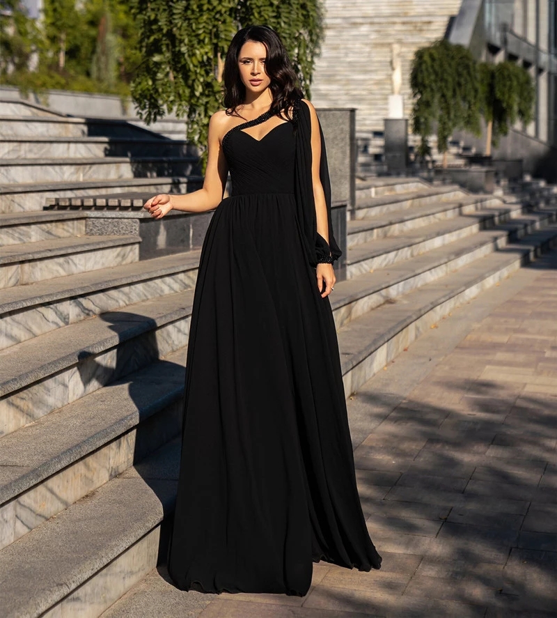 La promenade nera chiffona veste il rosso affascinante una spalla borda gli abiti da sera convenzionali gotici eleganti di sera Maxi