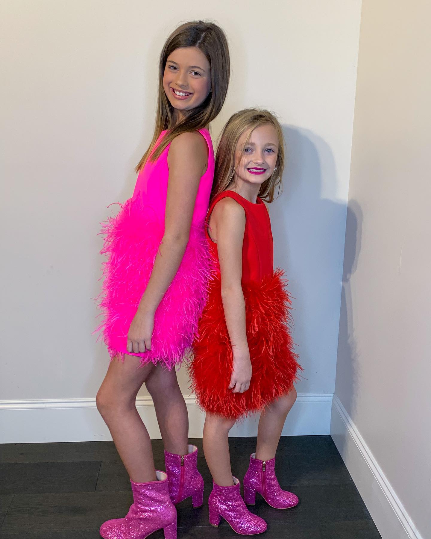 Feather Girl Pageant Dress 2023 Little Kids Födelsedag Formell festklänning Spädbarn Toddler Tiny Young Junior Miss Keyhole Runway Fun-Fashion Interview Fuchsia Red Blue