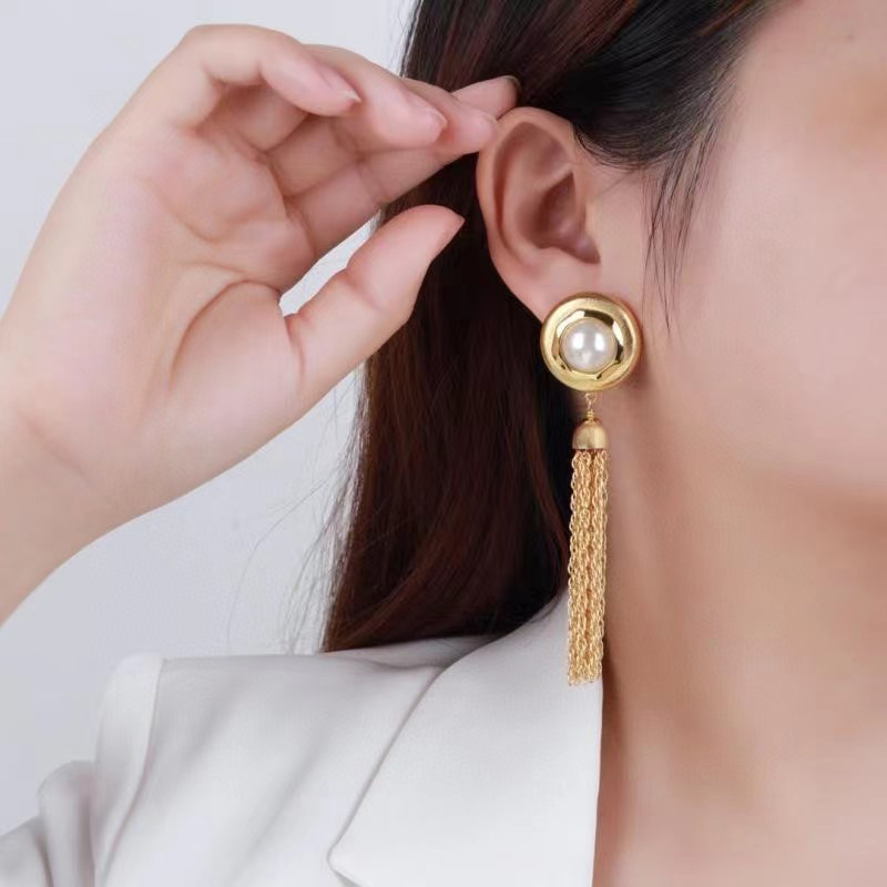 Boucles d'oreilles design pour femmes Luxurys femme Charm boucles d'oreilles lettres de couleur unie avec diamantsearrings casual perles tempérament hundr9945789