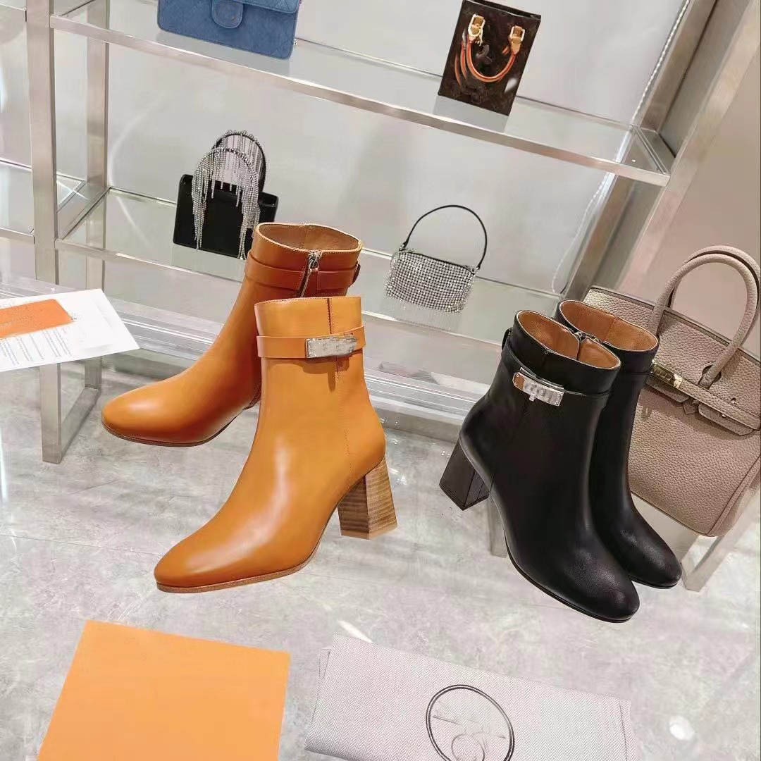 2022 Superior kwaliteit luxe ontwerpers vrouwen half laarzen gemengde kleur wollen vierkant tenen rainboots dikke hakken platform schoenen combatsuper dame's laarzen