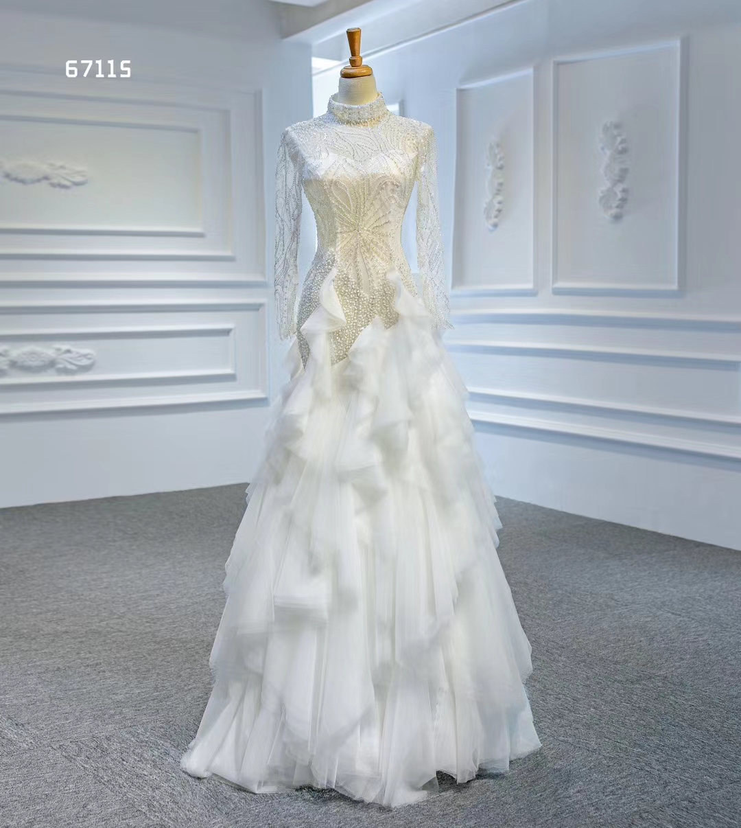 Роскошное свадебное платье с длинным рукавом