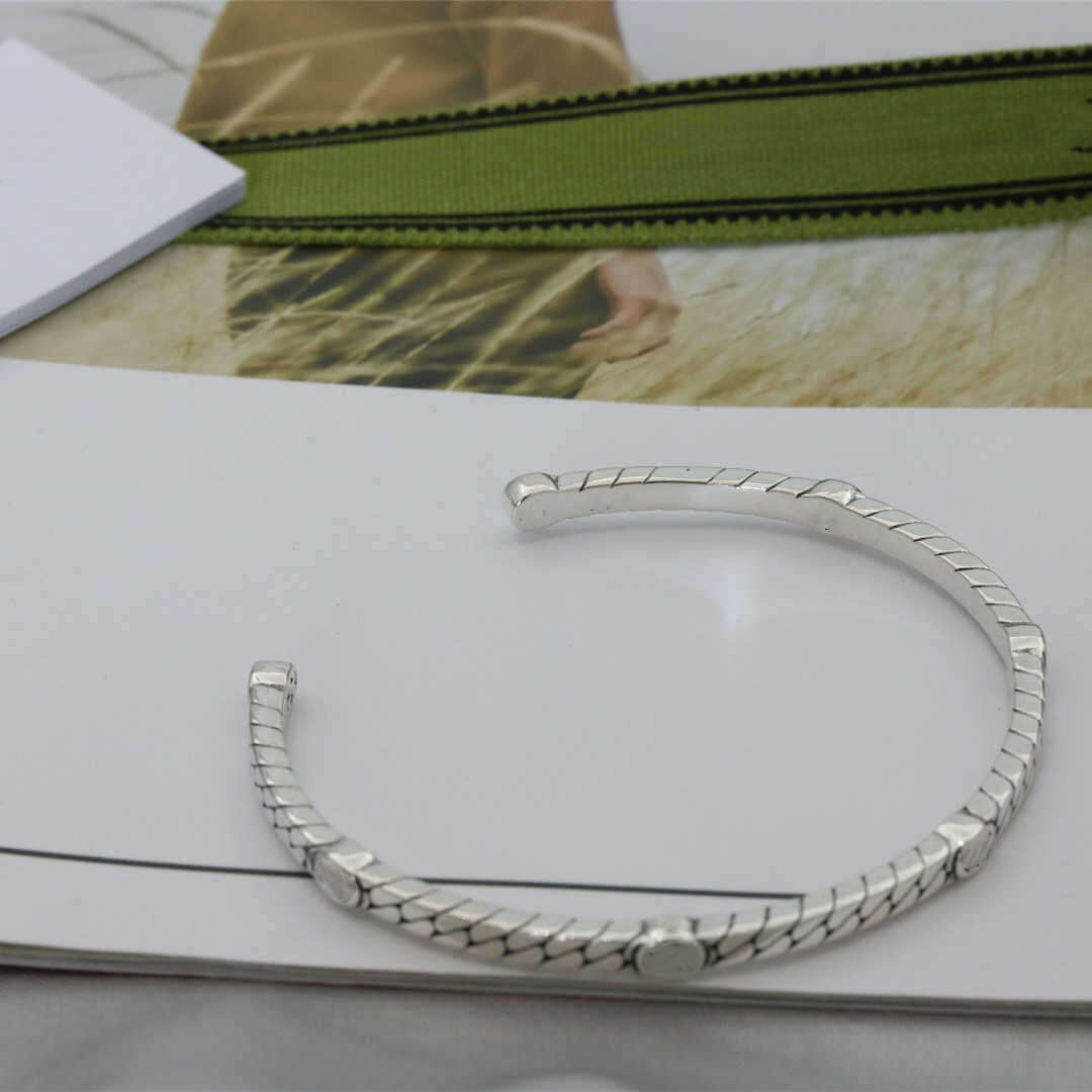 Pulseira nova moda de alta qualidade listrado carta pulseira simples unisex universal banhado a prata retro pulseira fornecimento nrj281i