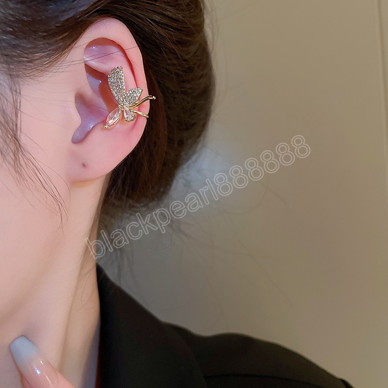 Glänzende Schmetterlings-Clip-Ohrringe, vergoldet, mit CZ besetzt, nicht durchdringende Ohrringe, trendiger Luxus-Ohrschmuck für Mädchenschmuck