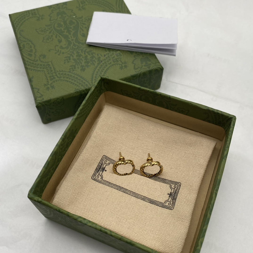 Delicate Charm Earrings Ladies Simple Style Studs Golden Silver Designer Eardrops Letter Steel Seal Dangler With Box322z