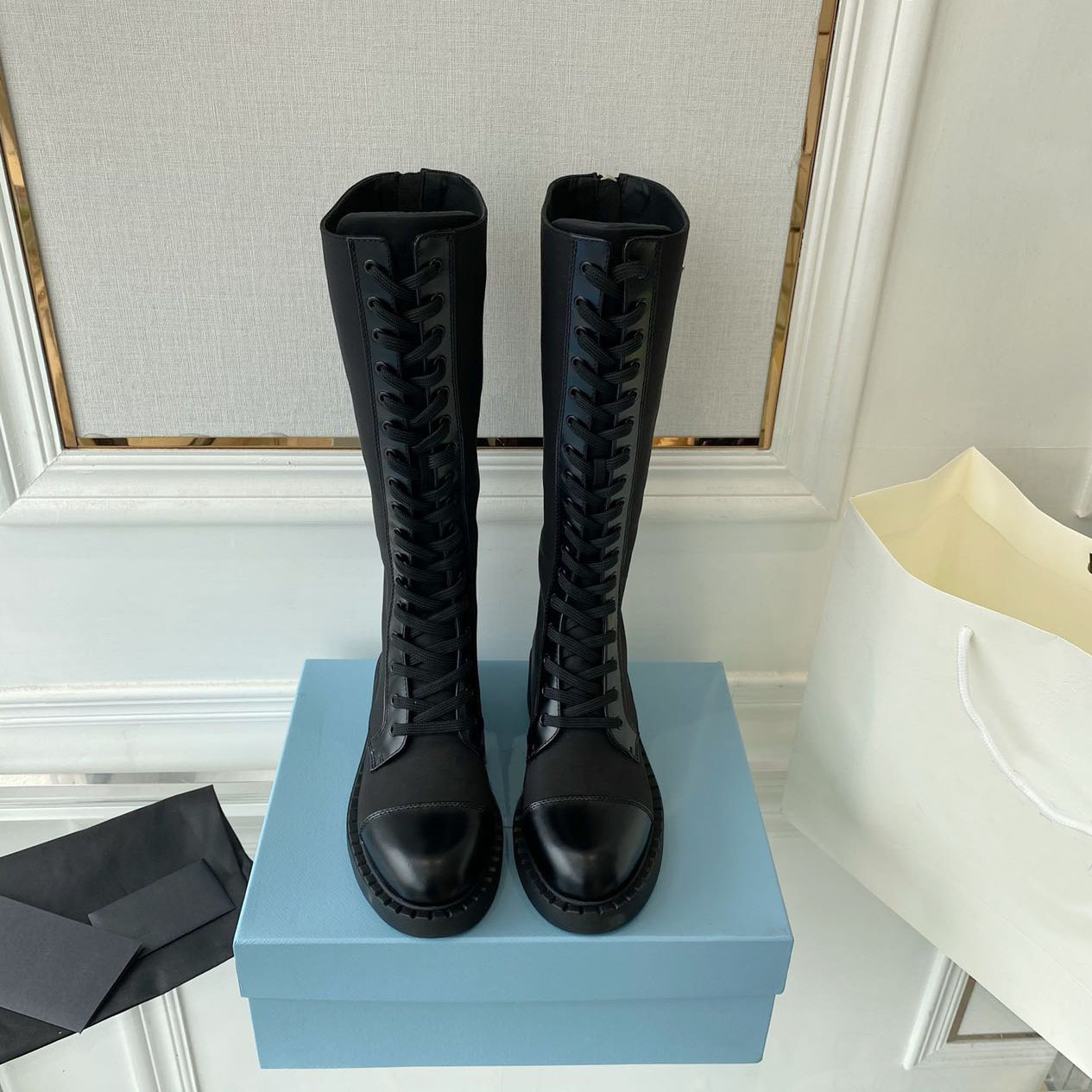 2022 Nouvelles bottes Graphy Martin Tissu en cuir perlé à bord ouvert noir avec accessoires en métal doré oeillets fermeture à glissière à la mode avant-gardiste taille 35-40 boîte de ceinture