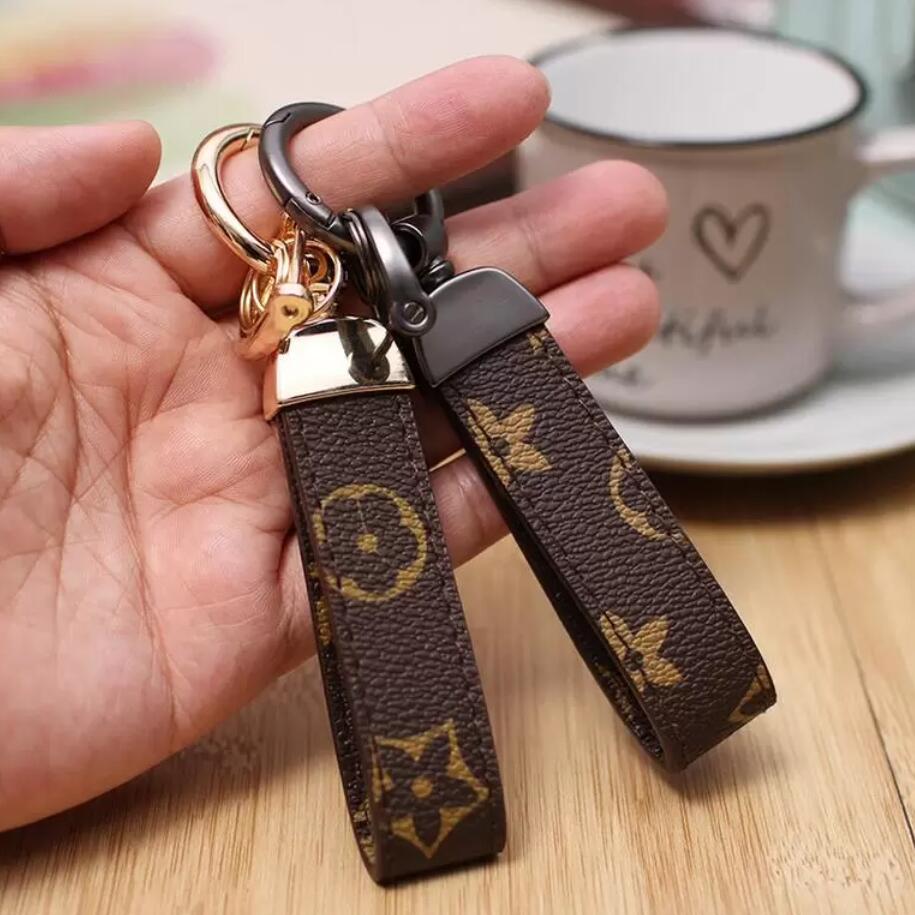 Criatividade Presbyopia Print Car Keychain Bag Pingente Pingente Charm J￳ia Titular de Keyring Para homens Presente Fashion PU Couather Flower Grid Design Metal Key Chain Acess￳rios