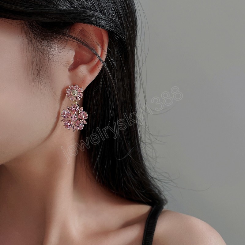 Orecchini pendenti con fiore di zirconi cubici Eleganti orecchini con piercing ad ago in argento 925 rosa blu scuro Accessori di moda ragazza