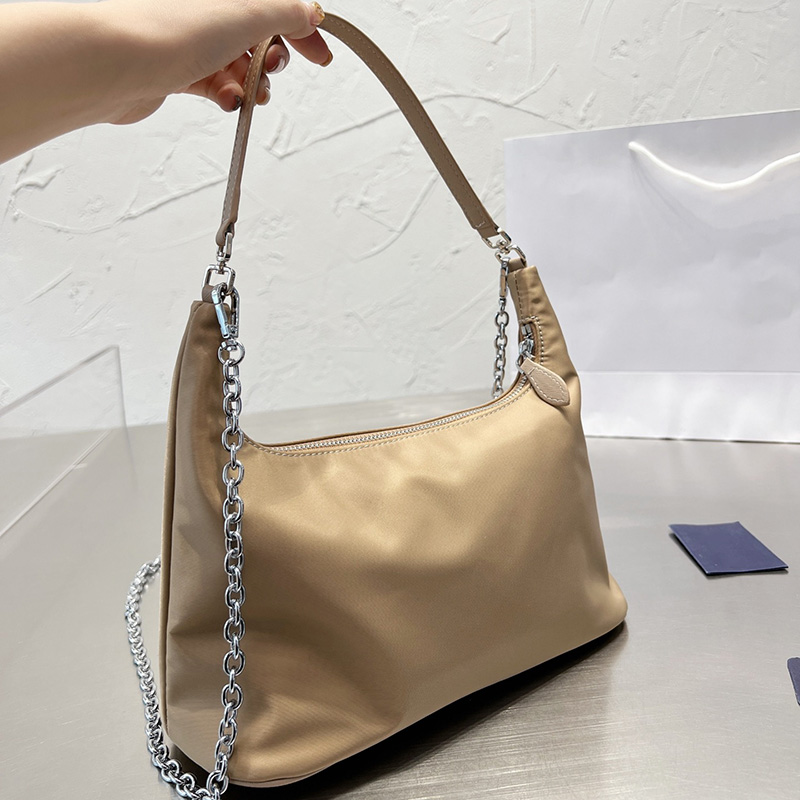 Kosmetiska väskor fall 2022 mode Totes väskor dam berömd designer stor kapacitet slätt två färger underarm handväskor kvinnor shoul248i