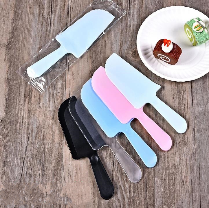 Coltello in plastica taglierina torta con strumenti torta seghettati Coltelli usa e getta confezionati singolarmente Accessori la cottura della cucina fai-da-te SN4947