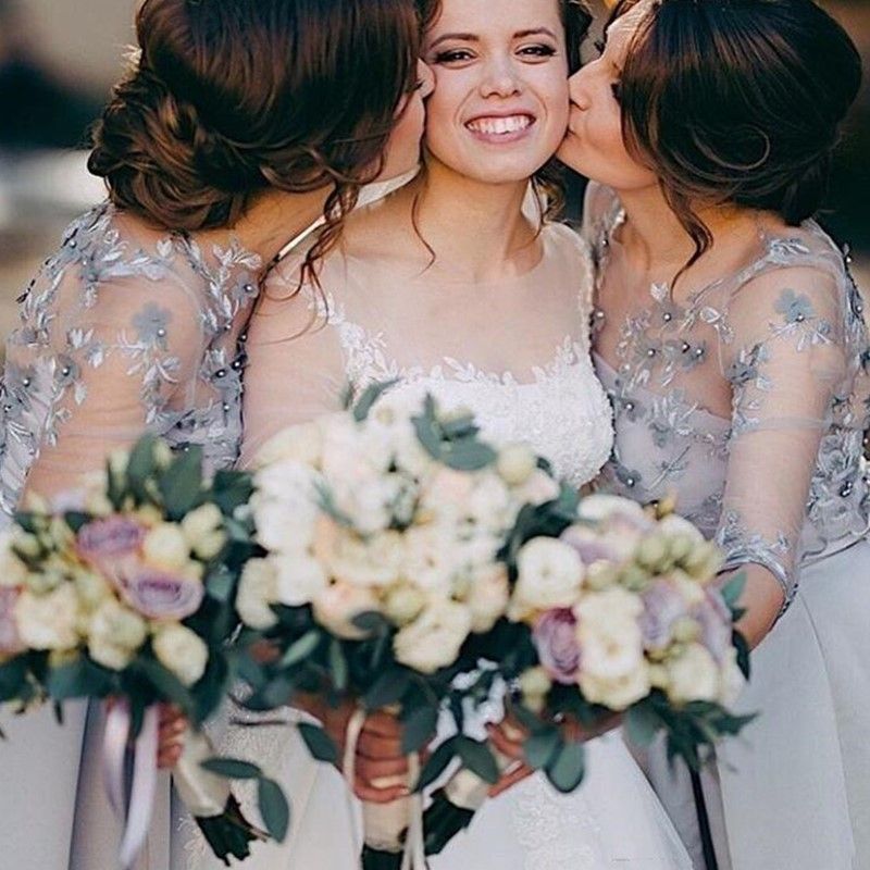 2023 Gray Bridesmaid Dresses 1/2 Half Sleeves Lace Satin Lace Applique Ruched Pleats A Line Sweep Train Maid of Honor Gown Vestidos Custom Made Plus Size