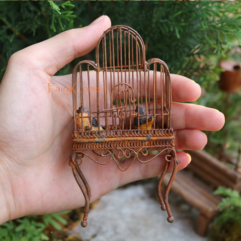 Outra decoração de casa em miniatura enferrujada gaiola de pássaro com pássaros rústicos vintage pássaro casas metal artesanato ornamentos de fada de fada decoração acessórios 221007