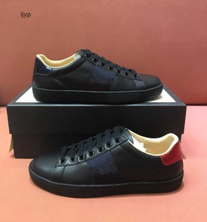 2023 OG Tasarımcı Ayakkabıları Erkek Kadın Günlük Ayakkabı Are Arı Sporcular Klasik Beyaz Stripe Canvas Birleştirme Chaussures Hayvan Nakış Eğiticileri Sneaker