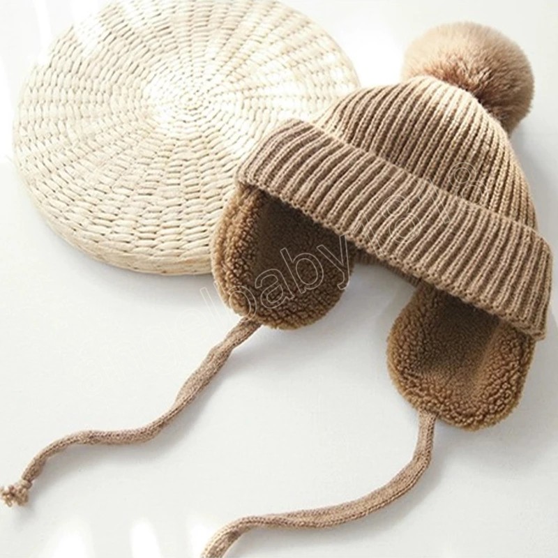 Caldo cappello invernale bambini Berretto con paraorecchie bambini lavorato a maglia spessa con pompon carino Berretti con protezione le orecchie bambini in tinta unita