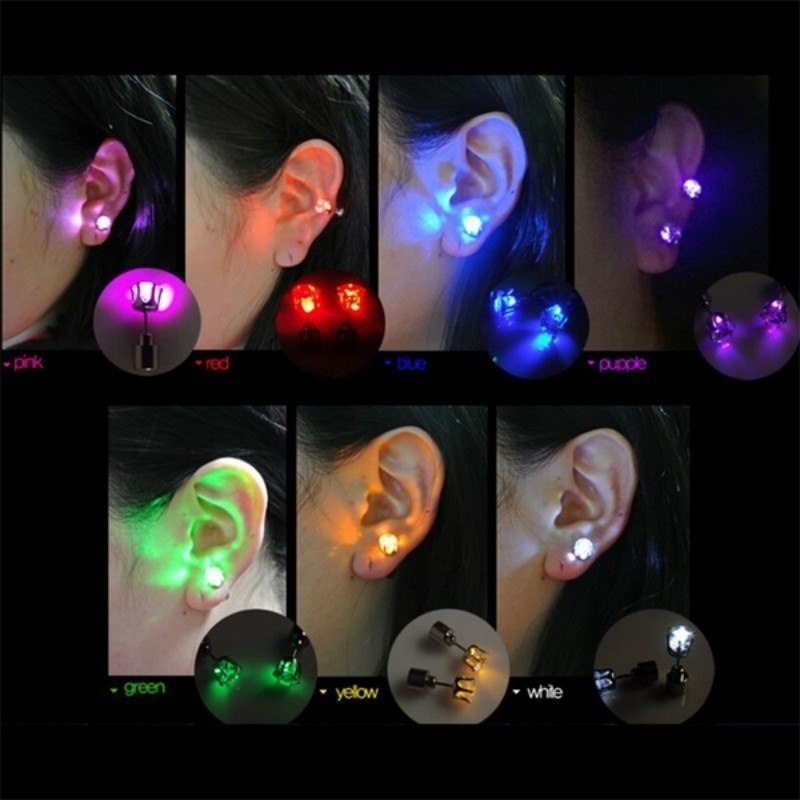 Novelty Lighting Light Up LED örhängen Hot Christmas Studs Blinkande blinkande rostfritt stål Gadget Dance Party Accessories Supplies Gift D2.0