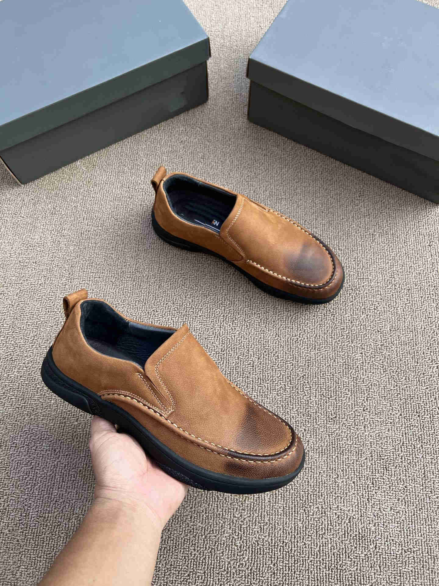 Otoño e invierno 2022 Nuevos zapatos casuales para hombres Tendencia de moda Cuero ligero versátil informal