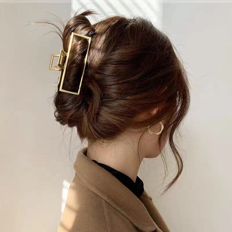 2022 New Women Elegant Gold Silver Hollow Hiold Hair Hair Claw Clips Hair Clips Captled Clister Hairpin Association /