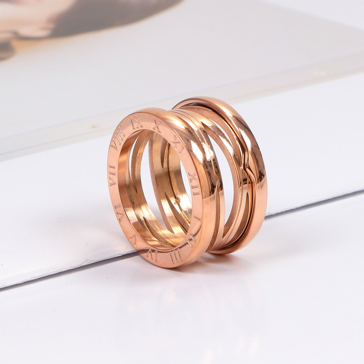 Anello a molla scavato in acciaio inossidabile di alta qualità Designer da donna Numeri romani Colori rosa Amante fidanzamento Coppia di moda Gioiello243C